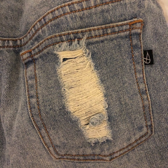 Minkpink slasher distressed denim shorts size s - Picture 4 of 5